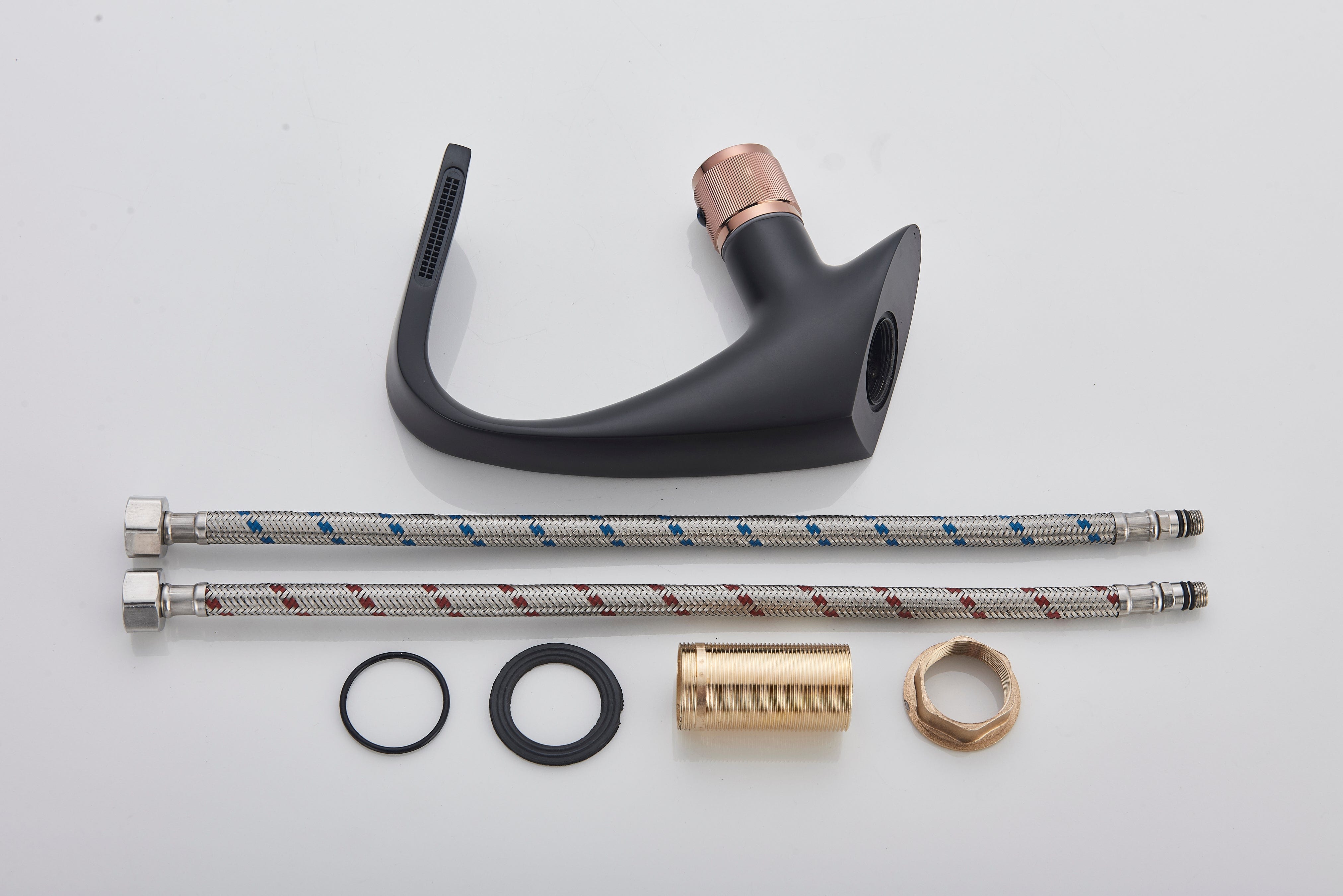 Baterie lavoar cu un singur maner si orificiu, tip cascada, negru cu bronz