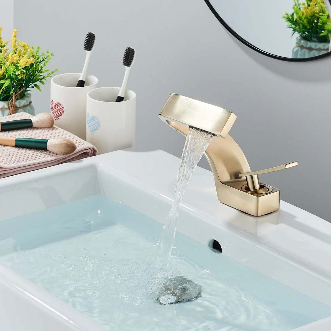 Baterie lavoar, curgere tip cascada, auriu mat