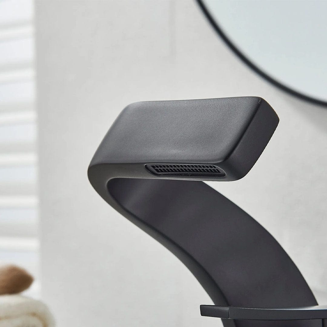 Baterie lavoar, curgere tip cascada, negru mat