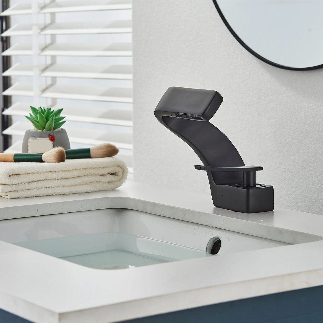 Baterie lavoar, curgere tip cascada, negru mat