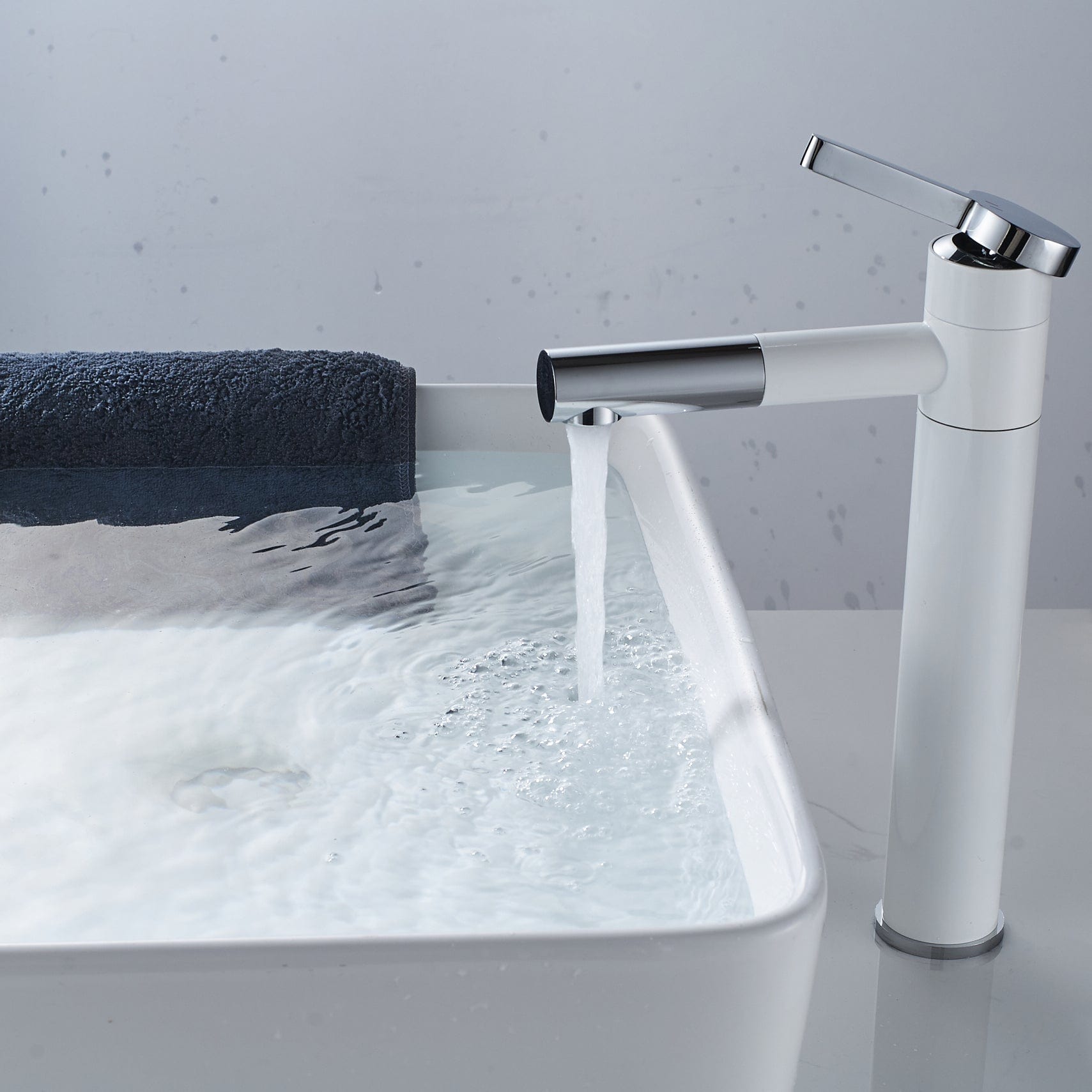 Baterie lavoar, din alama cu montare in blat, alb si cromat