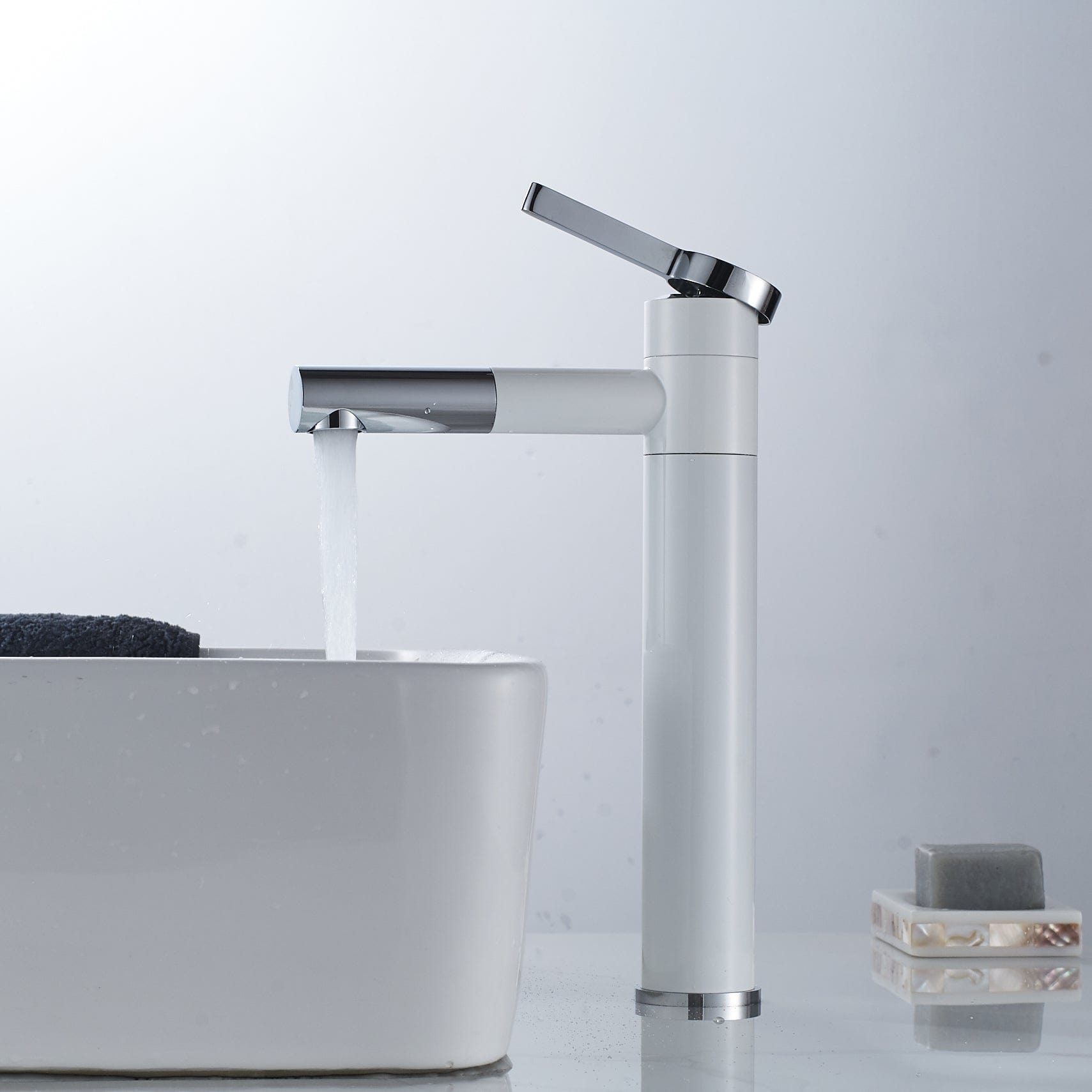 Baterie lavoar, din alama cu montare in blat, alb si cromat