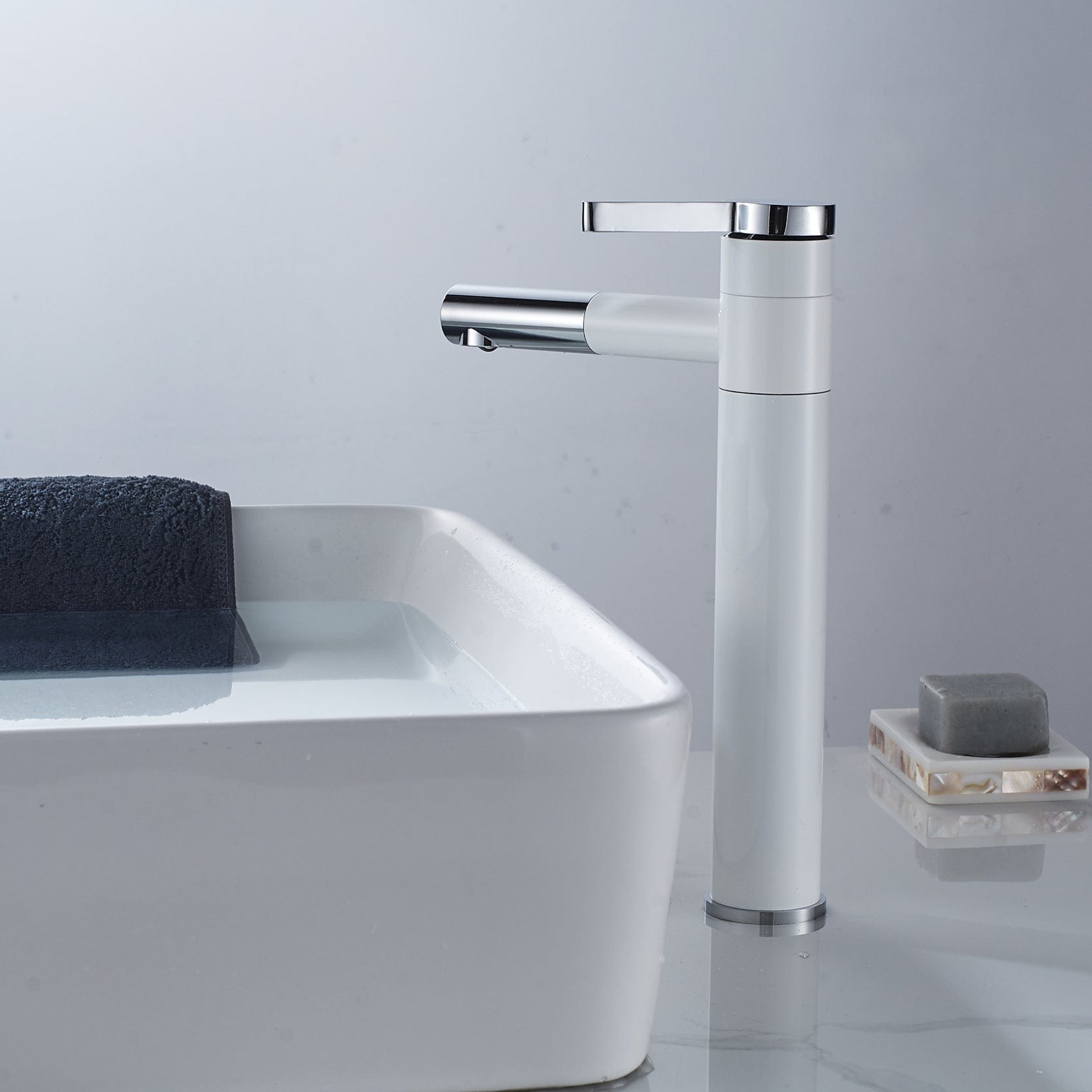 Baterie lavoar, din alama cu montare in blat, alb si cromat