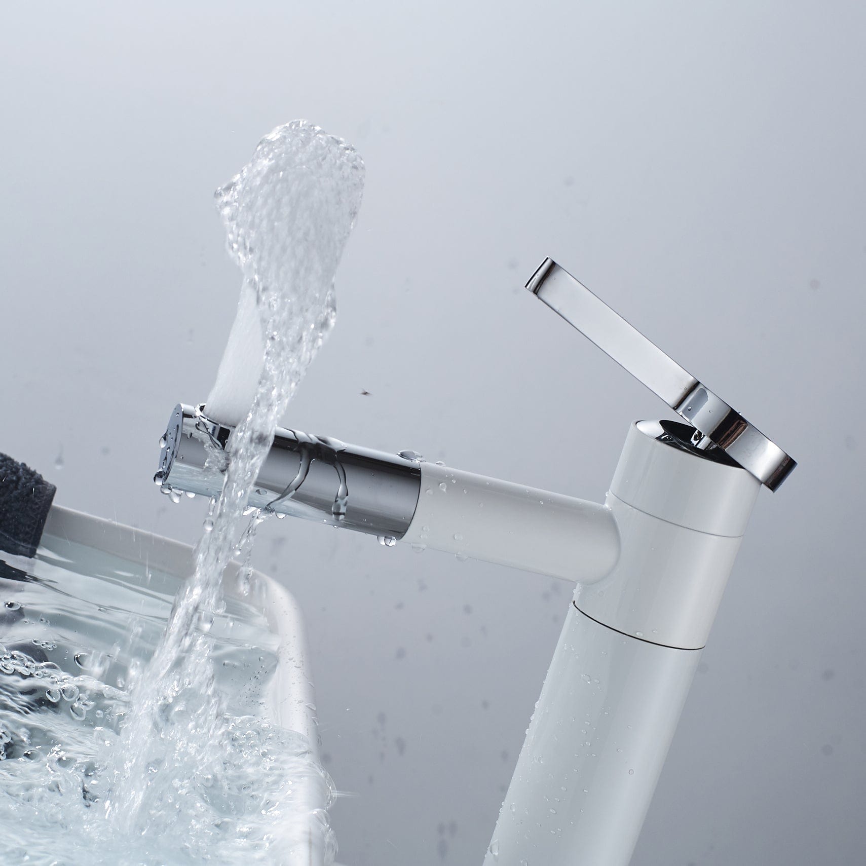 Baterie lavoar, din alama cu montare in blat, alb si cromat