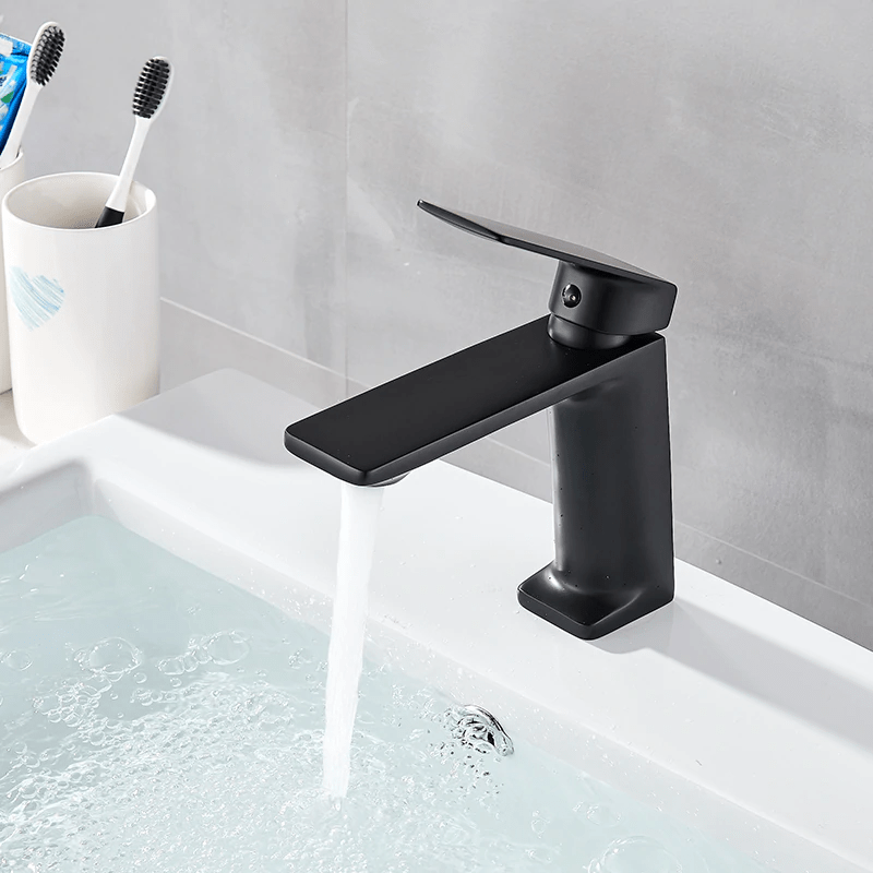 Baterie lavoar neagra cu montare pe chiuveta