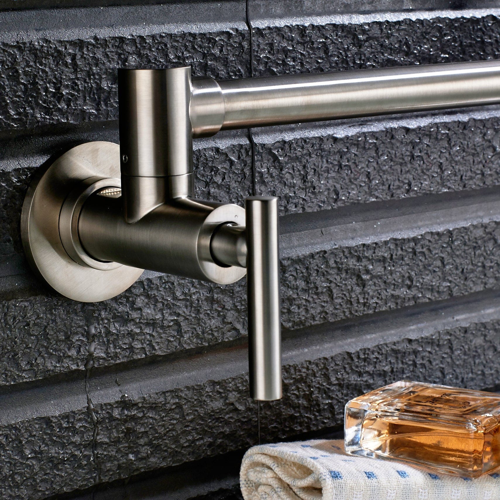 Baterie pentru aragaz din otel masiv, cu montare pe perete si cu brat pliabil, arginitiu nichelat (semilucios)