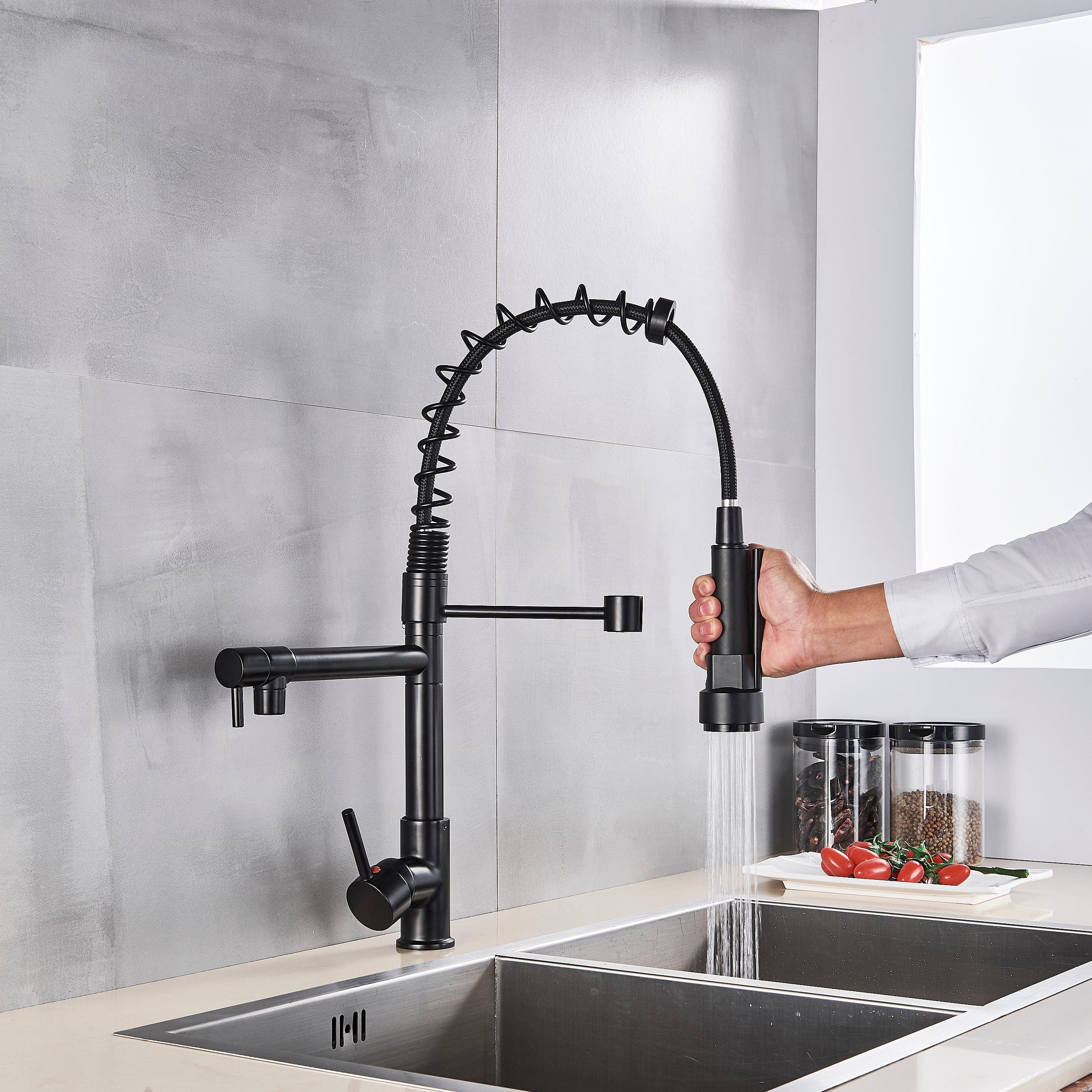 Baterie profesionala cu dus detasabil si 2 functii de curgere a apei, negru mat