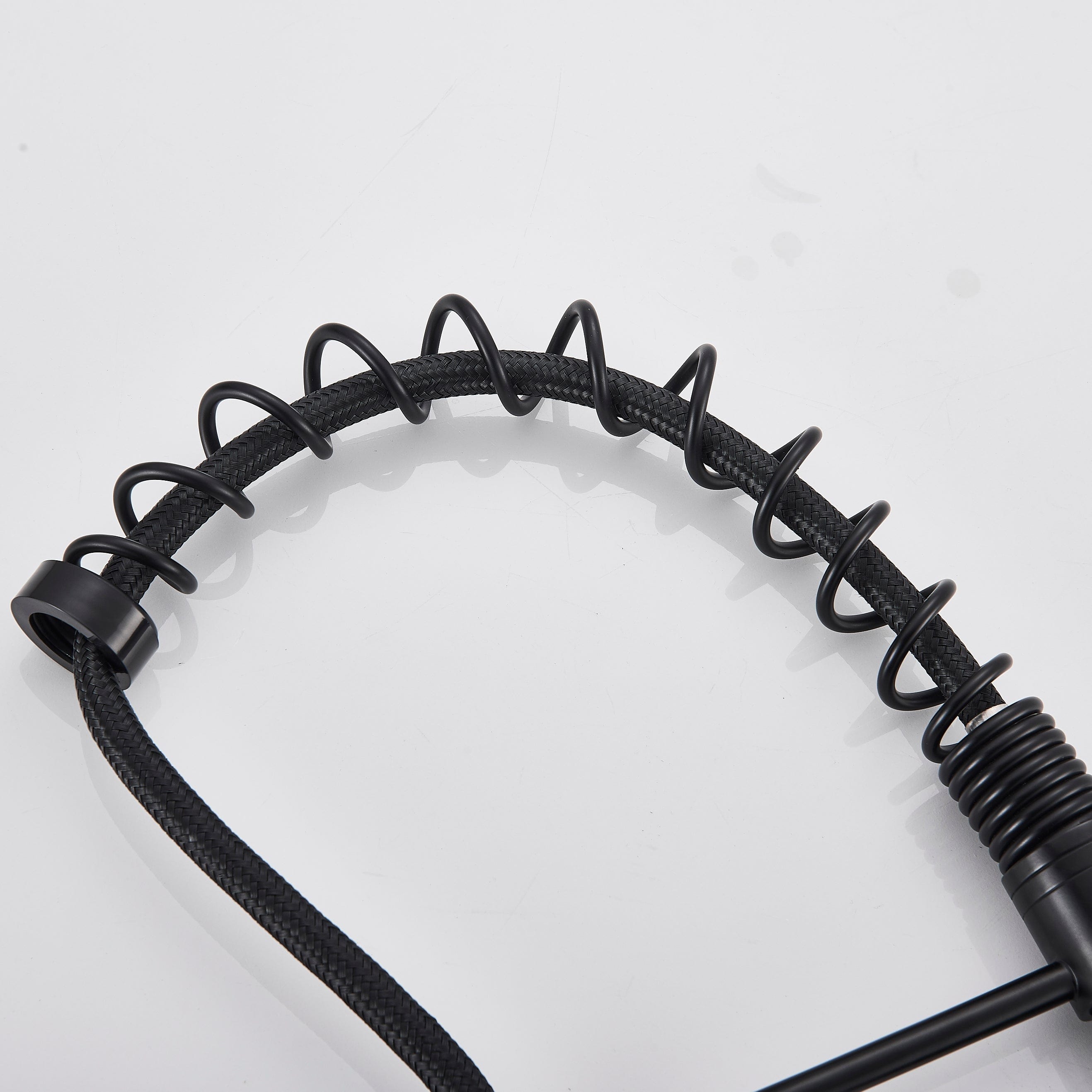 Baterie profesionala cu dus detasabil si 2 functii de curgere a apei, negru mat