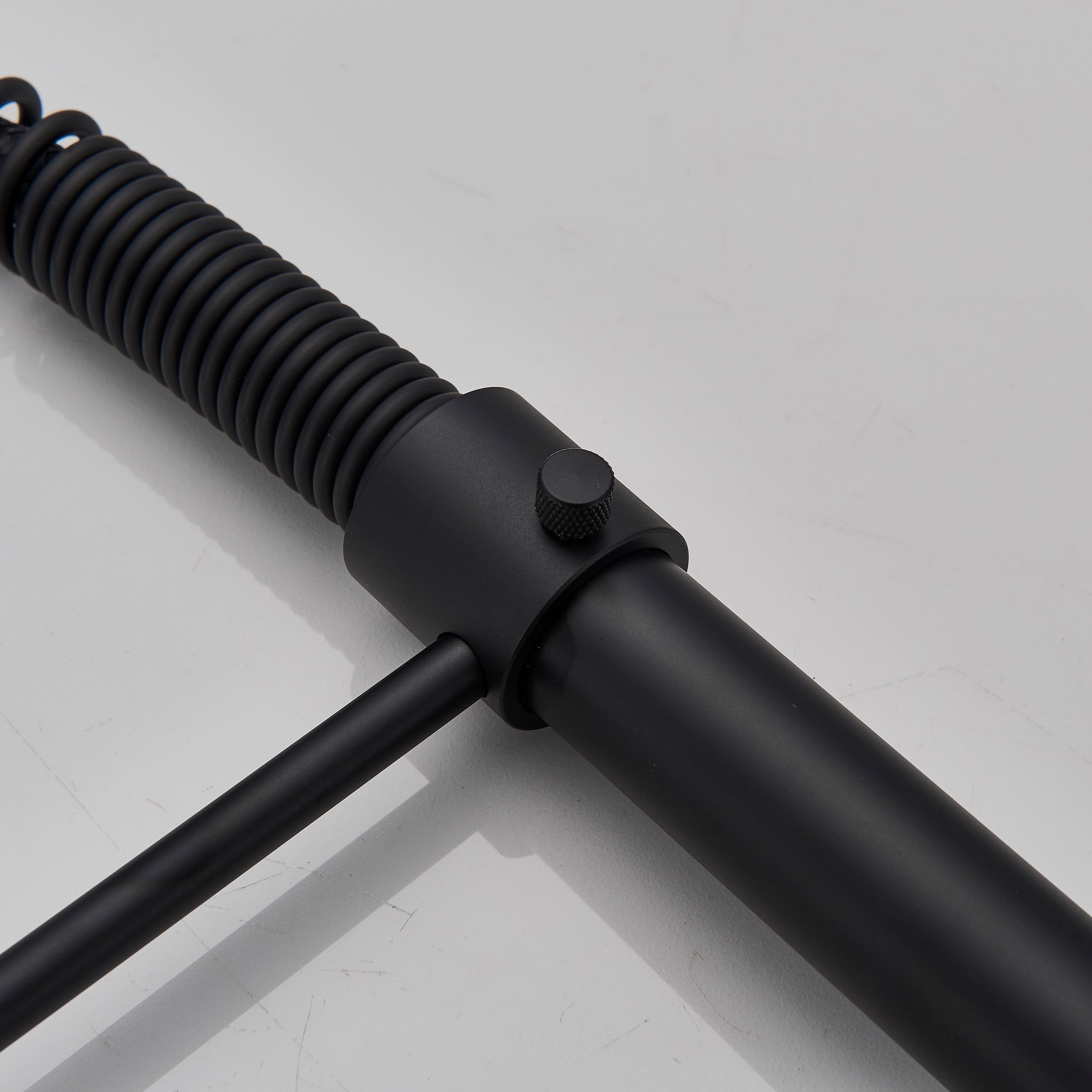 Baterie profesionala de bucatarie, cu dus flexibil, 2 functii de curgere, negru mat