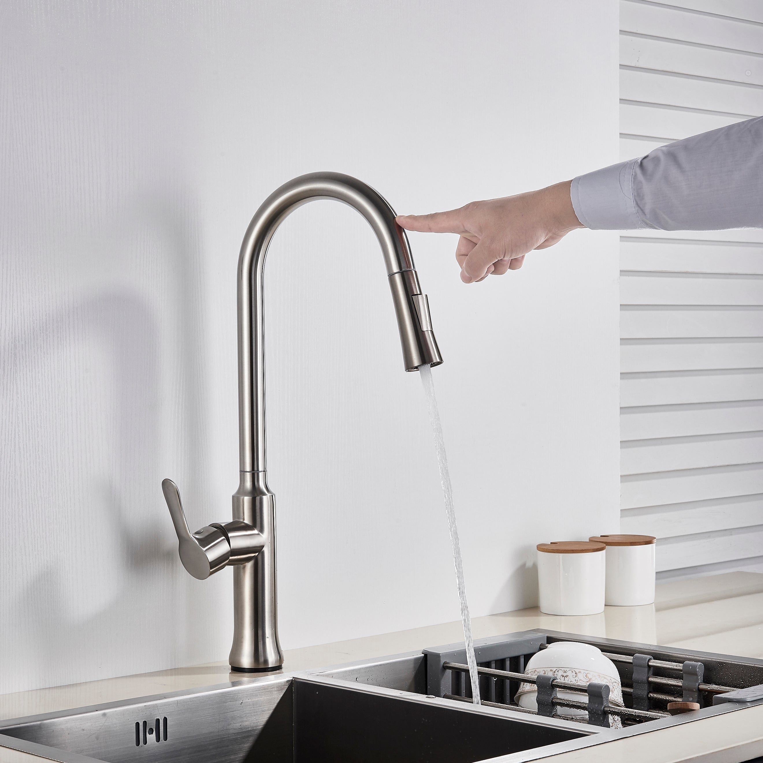 Baterie profesionala pentru bucatarie Herlich Chrome, cu 2 functii de curgere, dus extractibil, senzor tactil de pornire/oprire, argintiu nichelat