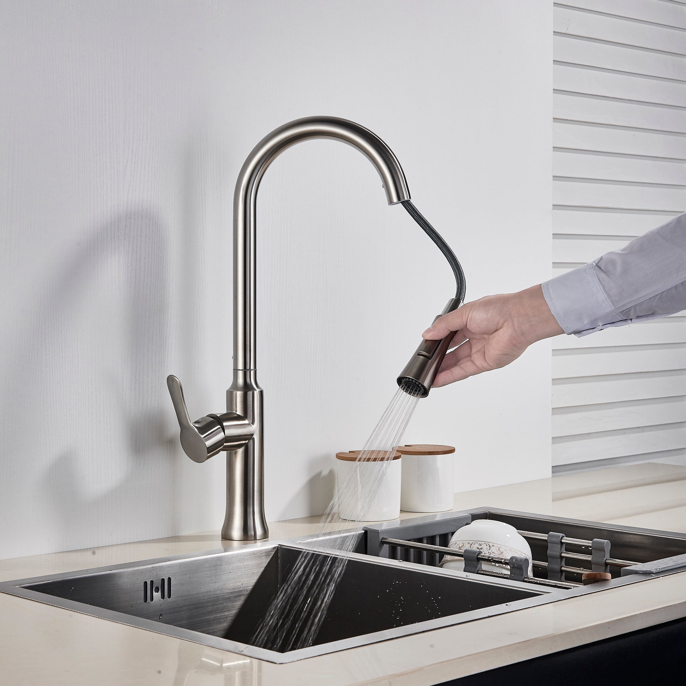 Baterie profesionala pentru bucatarie Herlich Chrome, cu 2 functii de curgere, dus extractibil, senzor tactil de pornire/oprire, argintiu nichelat