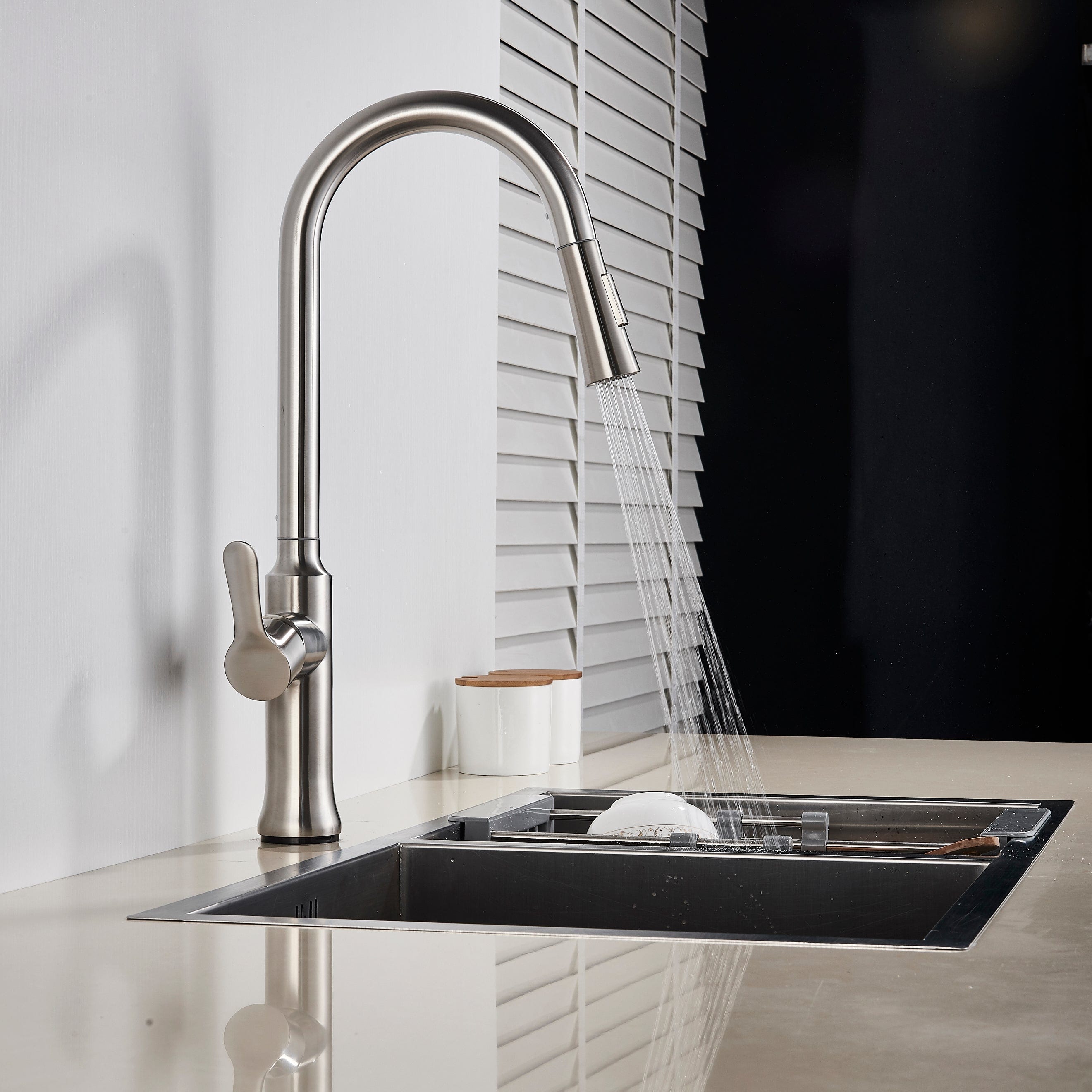 Baterie profesionala pentru bucatarie Herlich Chrome, cu 2 functii de curgere, dus extractibil, senzor tactil de pornire/oprire, argintiu nichelat