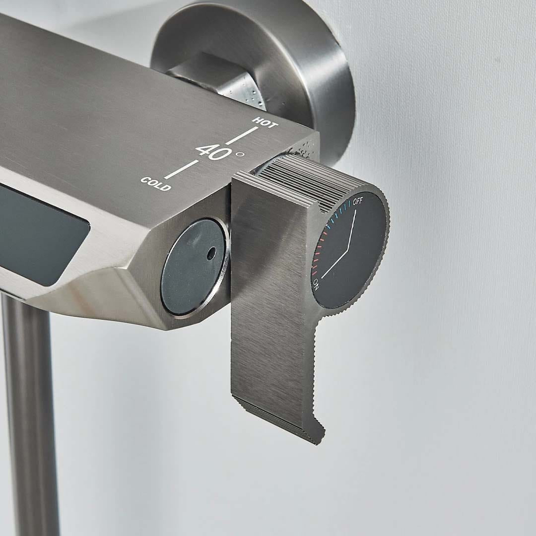 Coloană de duș cu afișaj digital și multiple funcții de curgere, gri, cu efect de ploaie