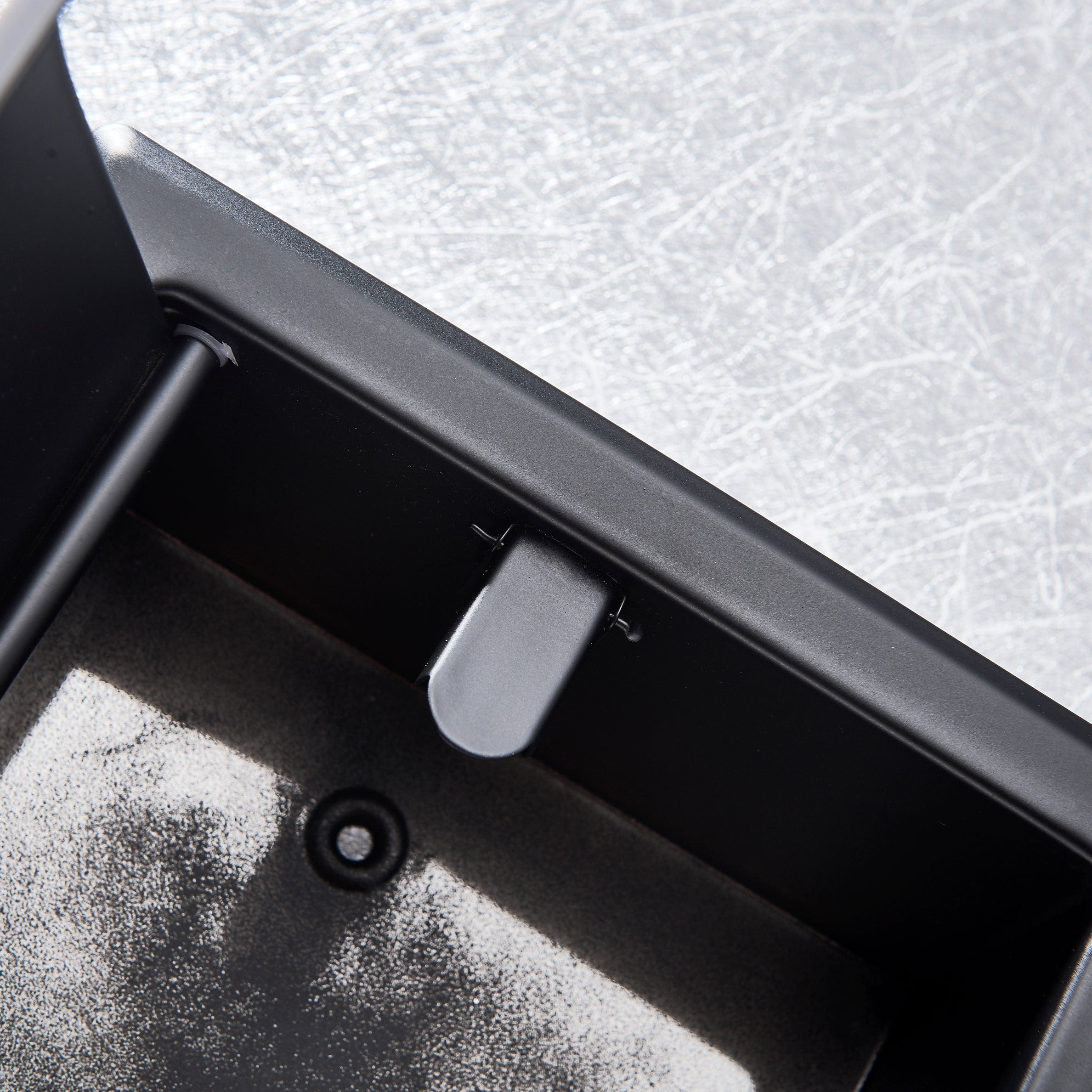 Suport hartie igienica incastrat, cu capac de protectie, negru mat, 1286