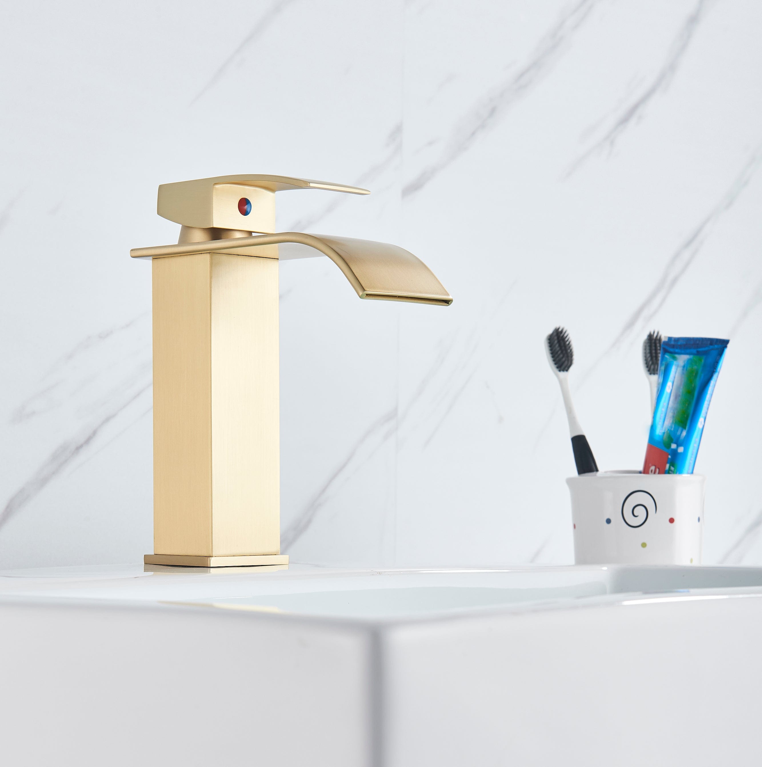 Bateria pentru lavoar Eigens, curgere tip cascada, auriu nichelat