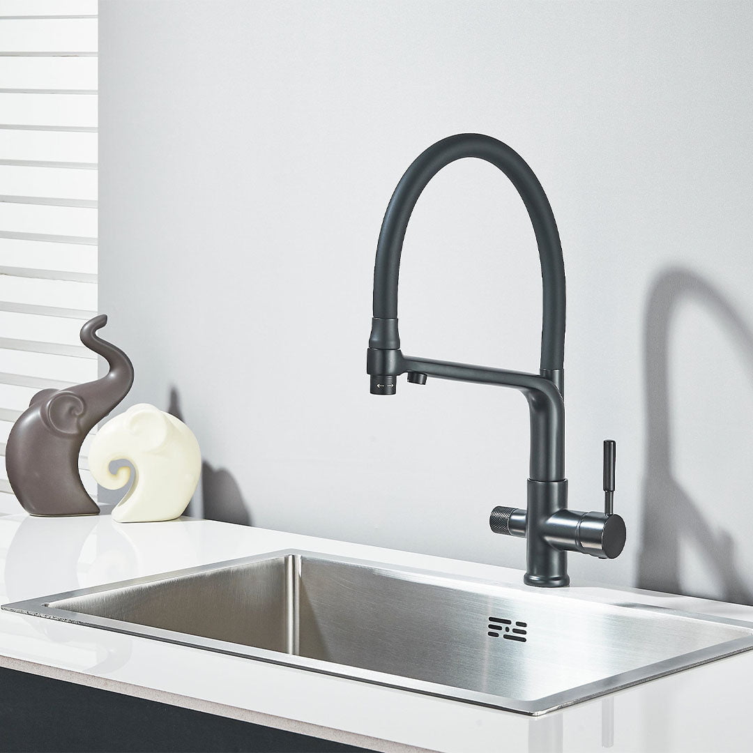 Baterie bucatarie cu 3 cai pentru filtru de purificare si 2 functii de curgere a apei, negru mat